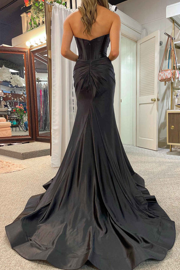 Vestido de fiesta largo negro de sirena con escote en forma de corazón y abertura