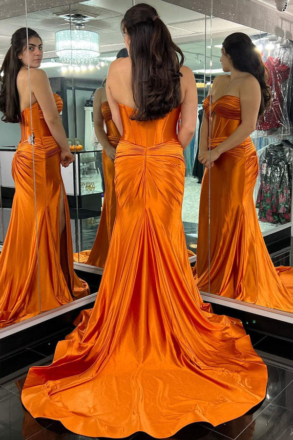 Vestido de fiesta largo negro de sirena con escote en forma de corazón y abertura