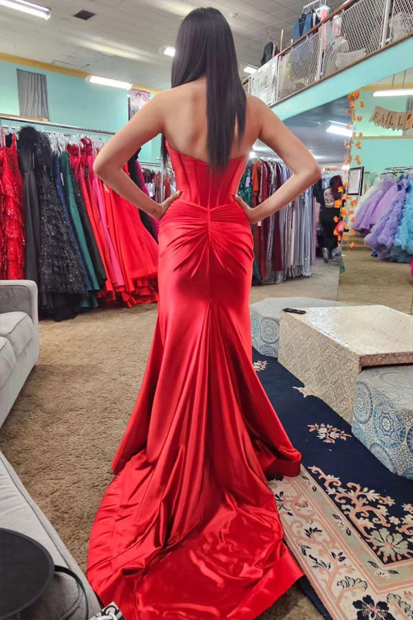 Vestido de fiesta largo negro de sirena con escote en forma de corazón y abertura