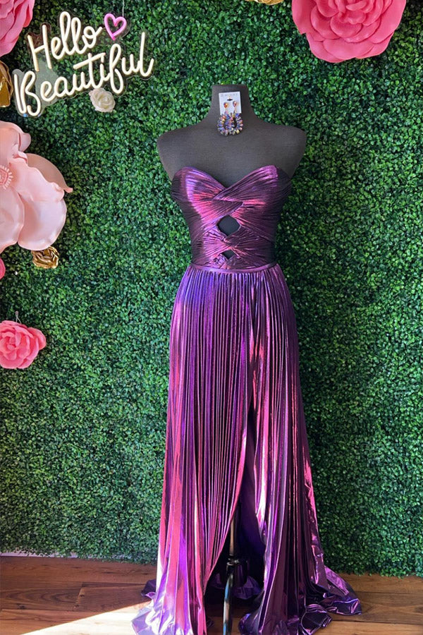 Vestido de fiesta largo verde esmeralda plisado metalizado con escote corazón