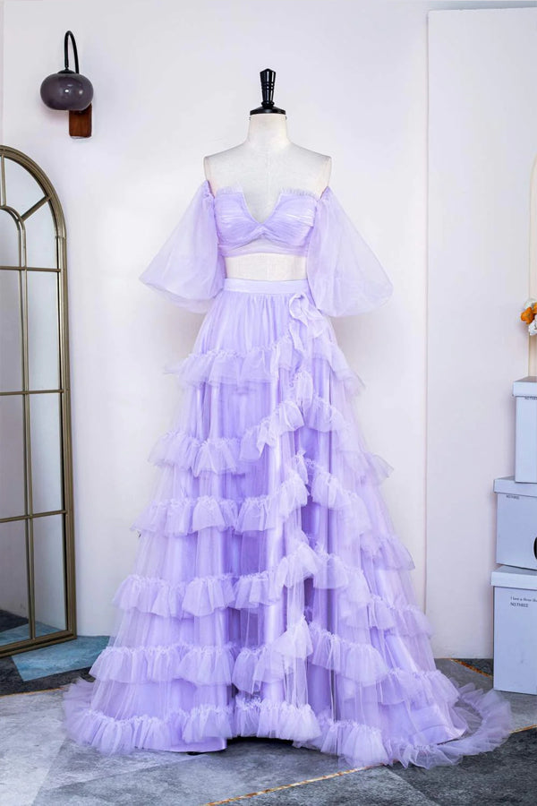 Vestido de fiesta de dos piezas color lavanda con hombros descubiertos, volantes y abertura