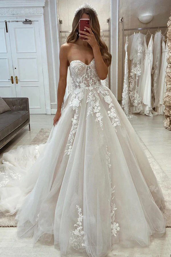 Einzigartiges schulterfreies Brautkleid im Prinzessinnen-Stil mit langen Ärmeln