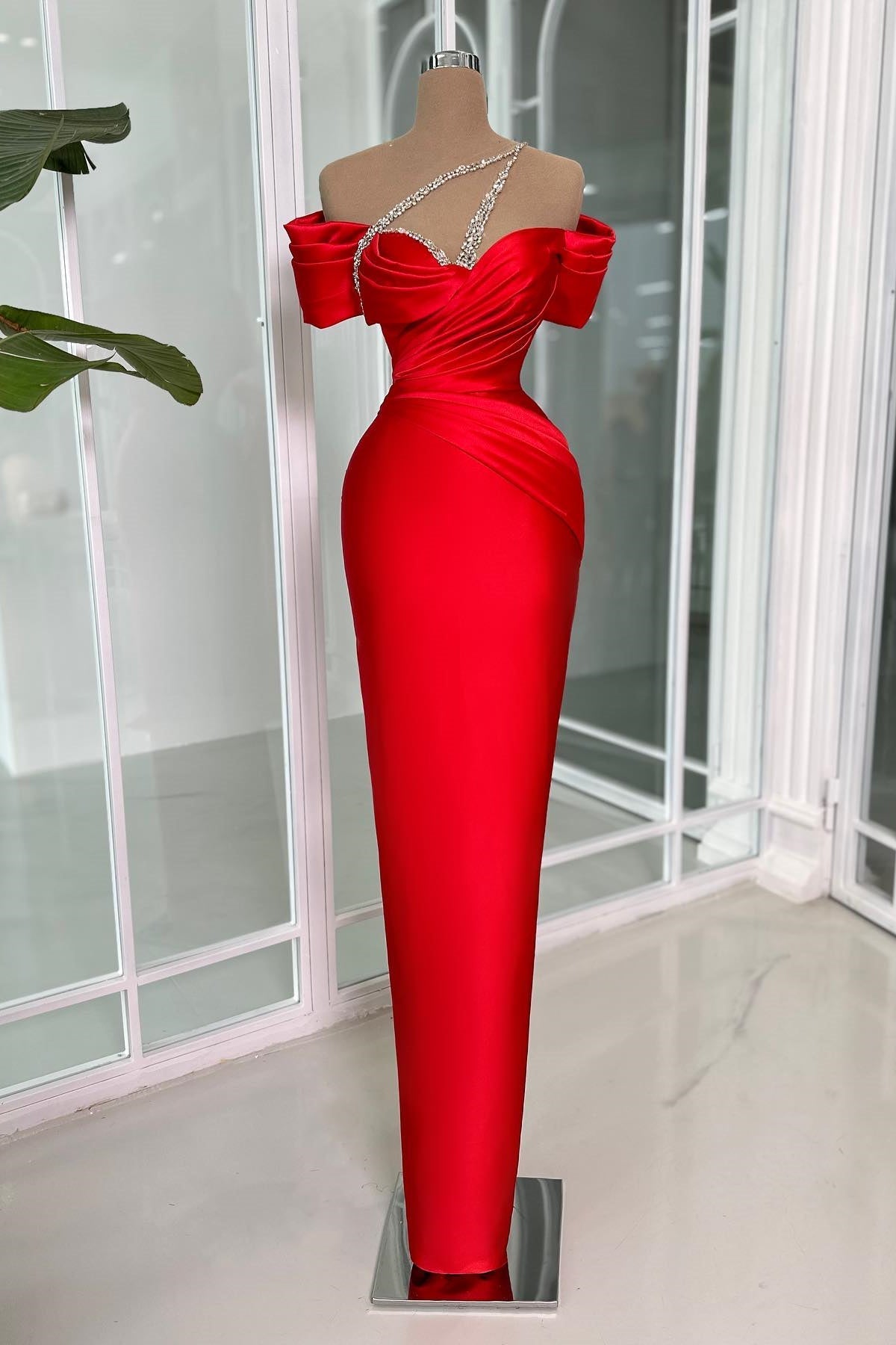 Vintage-Säulen-Schulterfreies Kurzarm-Ballkleid aus Satin mit Perlen