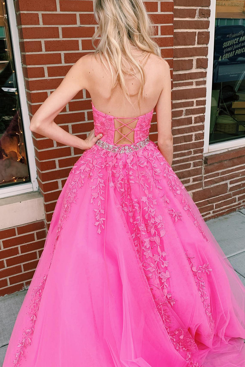 Roycebridal Nyla | Vestido de fiesta de tul con cuello halter, corte A, rosa intenso y apliques