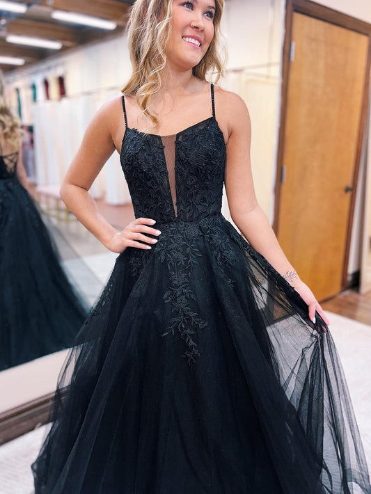A-Linien-Ballkleid aus Tüll mit Spaghettiträgern und Applikationen