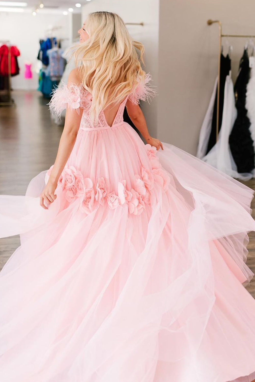VESTIDO DE FIESTA DE PRINCESA CON HOMBROS DESCUBIERTOS, ENCAJE Y TUL