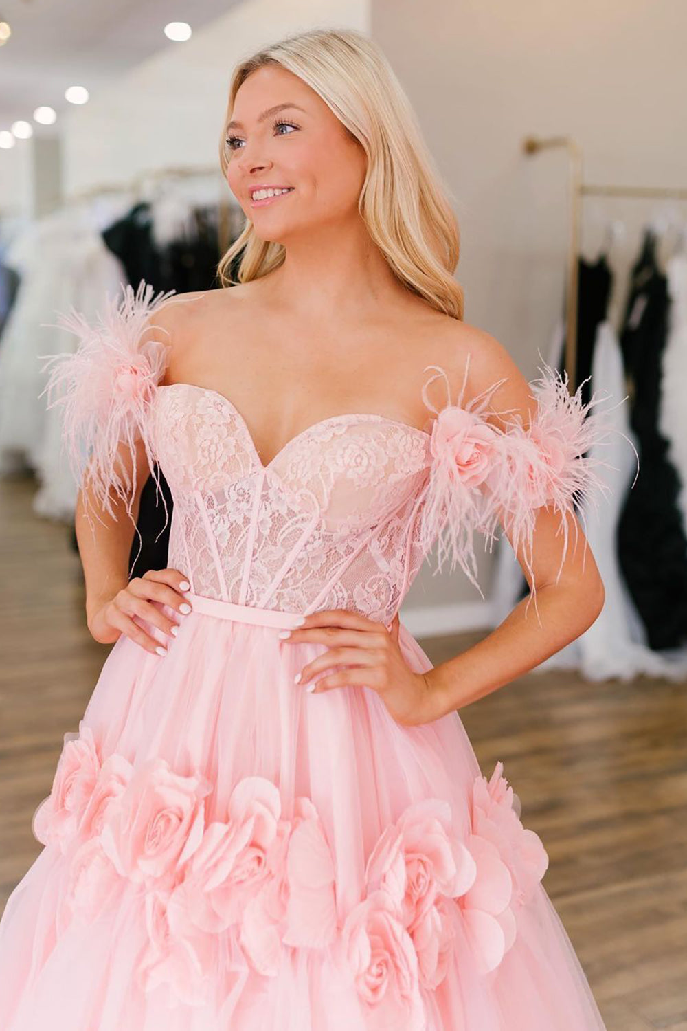 VESTIDO DE FIESTA DE PRINCESA CON HOMBROS DESCUBIERTOS, ENCAJE Y TUL