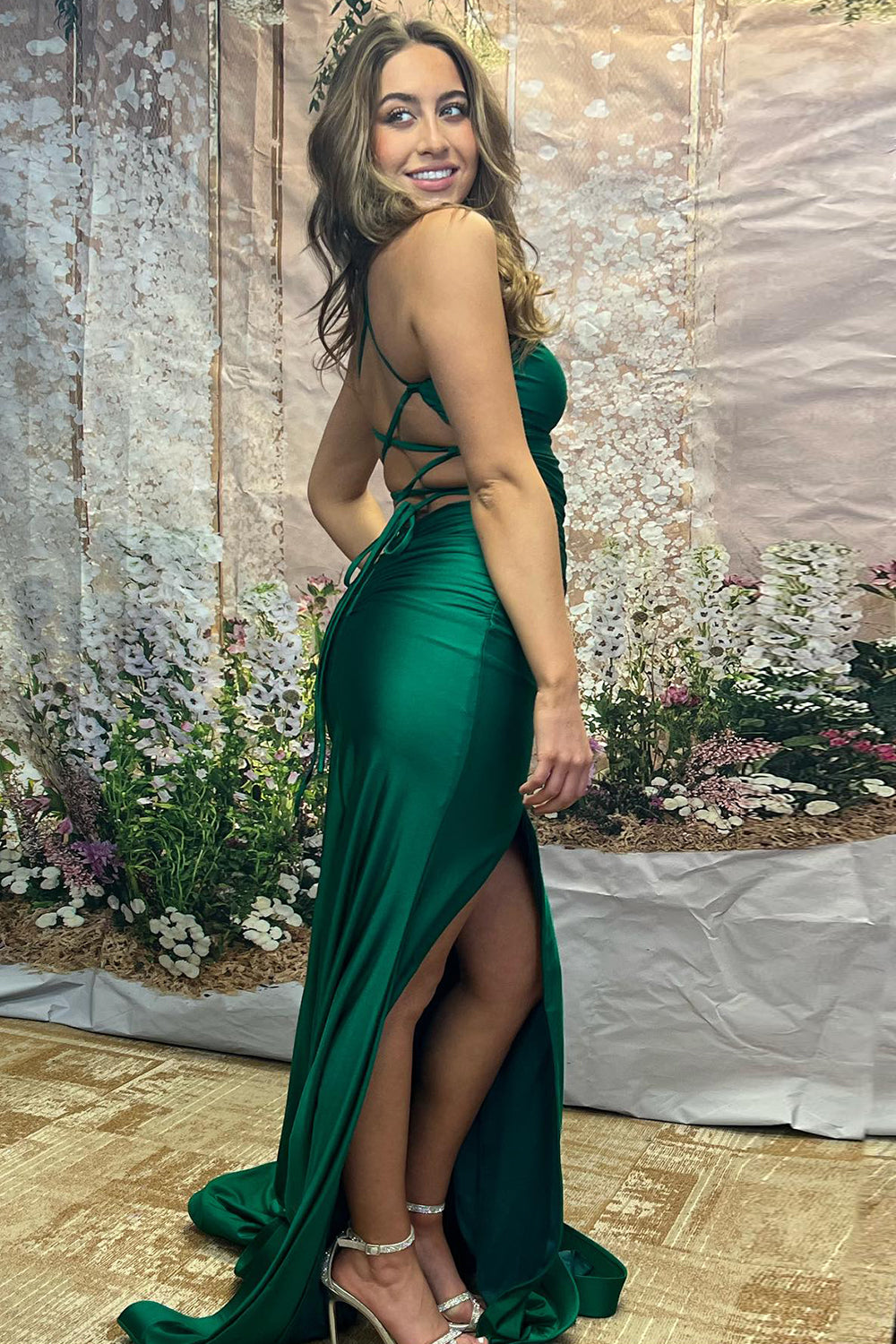Vestido de fiesta de jersey con tirantes finos y corte sirena y abertura