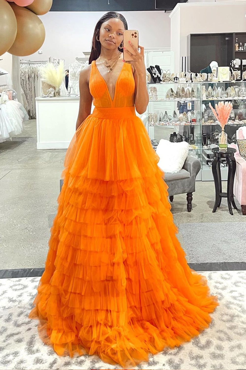Roycebridal Reese | Vestido de fiesta largo de tul naranja con escote en V y corte A