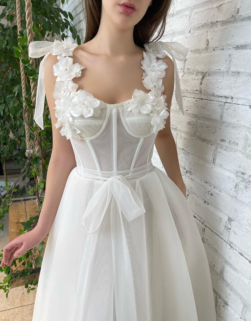 Vestido blanco de fiesta con flores