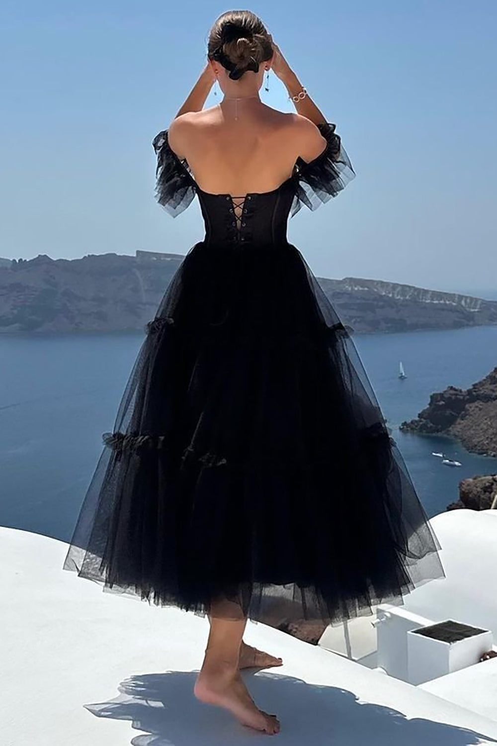 Vestido de fiesta de tul con volantes y corsé en forma de A