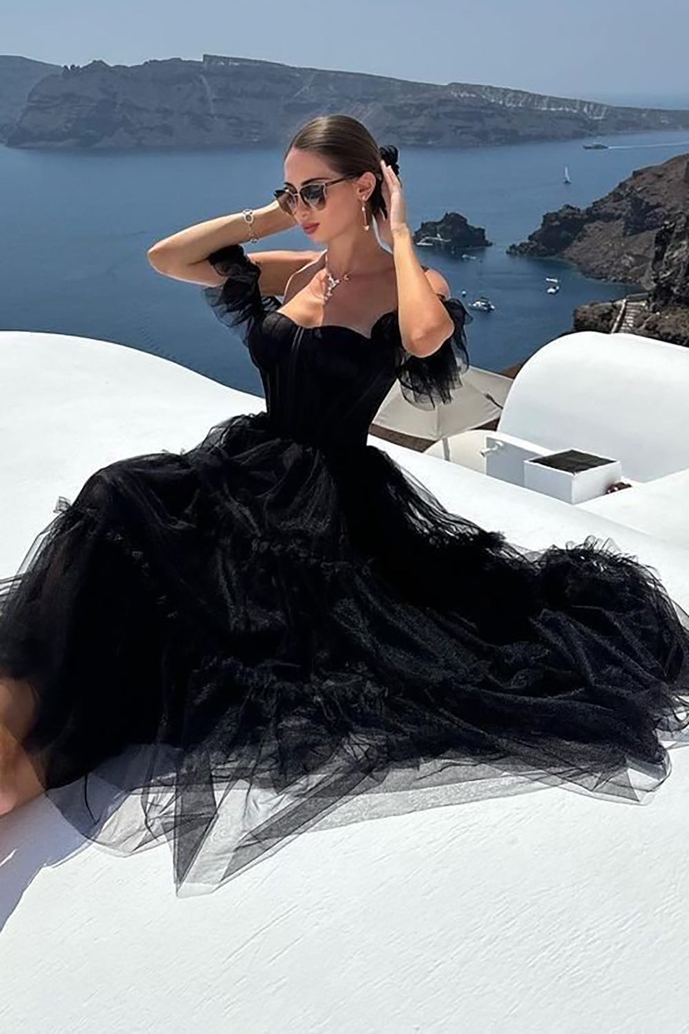 Vestido de fiesta de tul con volantes y corsé en forma de A