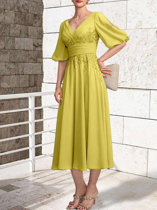 A-Linie V-Ausschnitt Wadenlanges Chiffon-Kleid für die Brautmutter mit Plissee