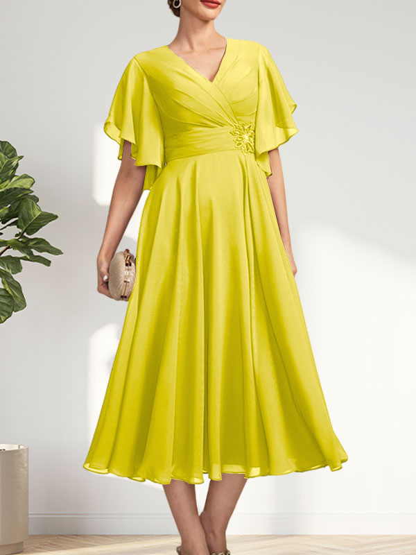A-Linie, V-Ausschnitt, knielang, Chiffonkleid für die Brautmutter mit plissierten Perlen