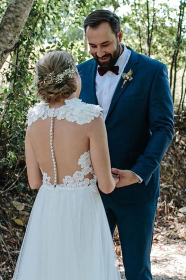 A-Linie Brautkleid aus weißem Tüll mit Juwelen-Schleppe und Applikationen