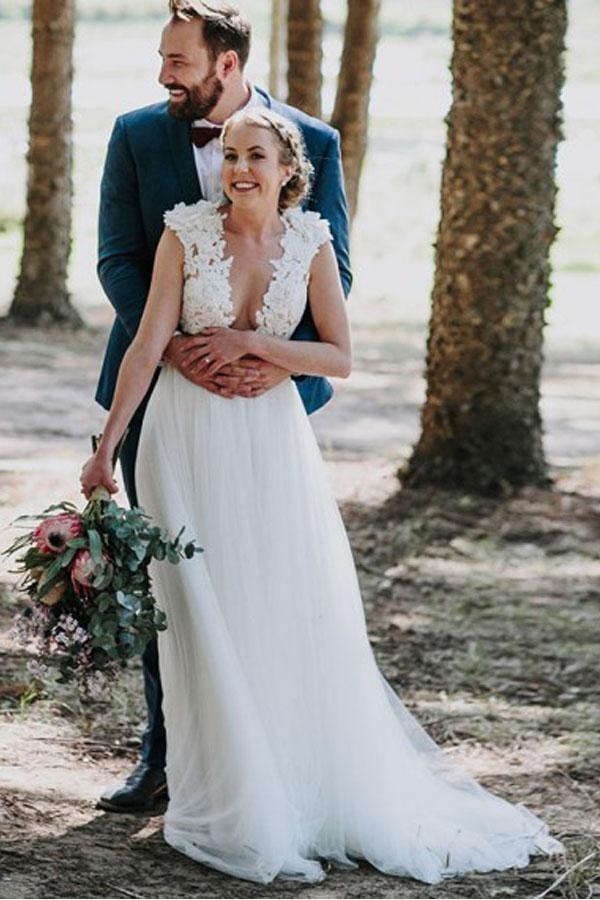 A-Linie Brautkleid aus weißem Tüll mit Juwelen-Schleppe und Applikationen