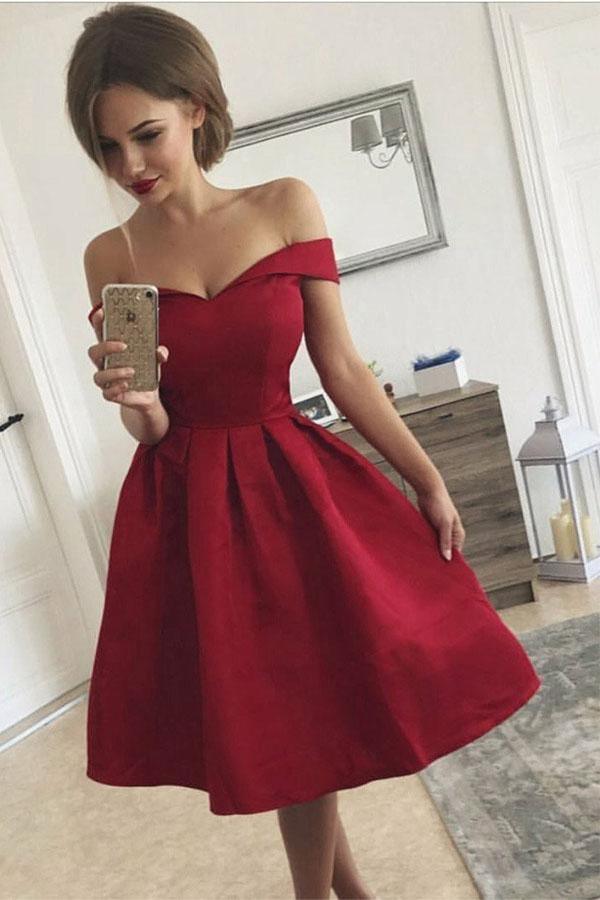 A-Linie, schulterfrei, plissiertes rotes Satin-Heimkehrkleid