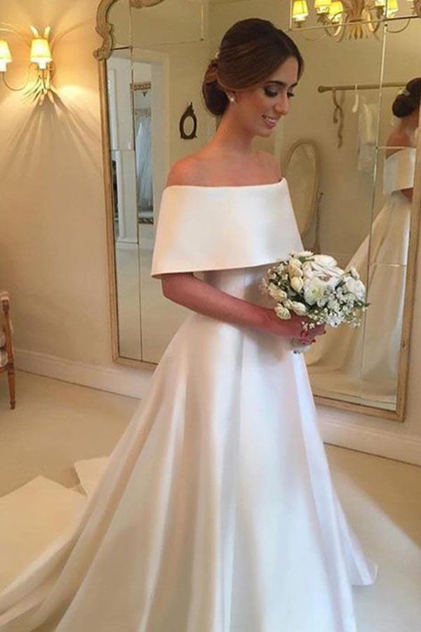 A-Linien-Ballkleid aus Satin mit schulterfreier Schleppe und Rüschen