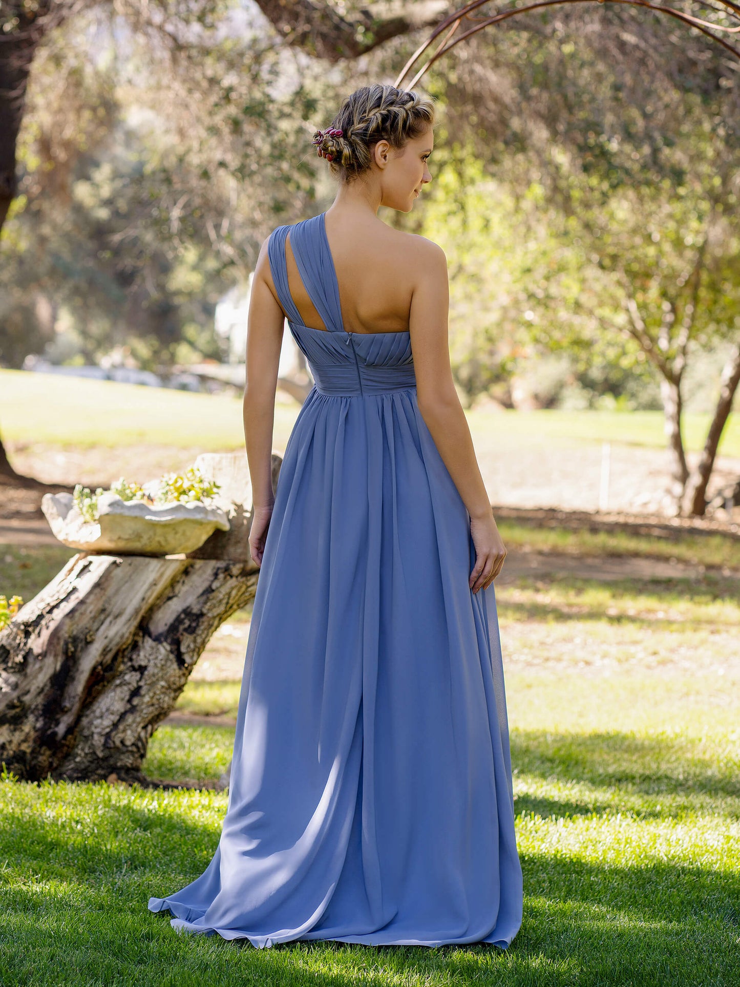Vestido de dama de honor de gasa con corte A, un hombro al aire y largo hasta el suelo