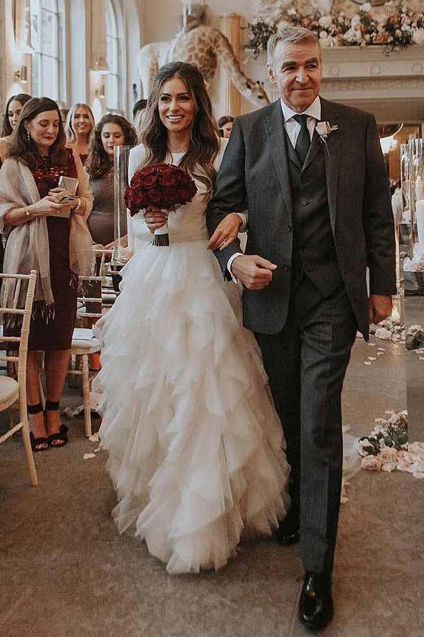 Vestido de novia de tul con escote redondo, cola de corte A y mangas largas