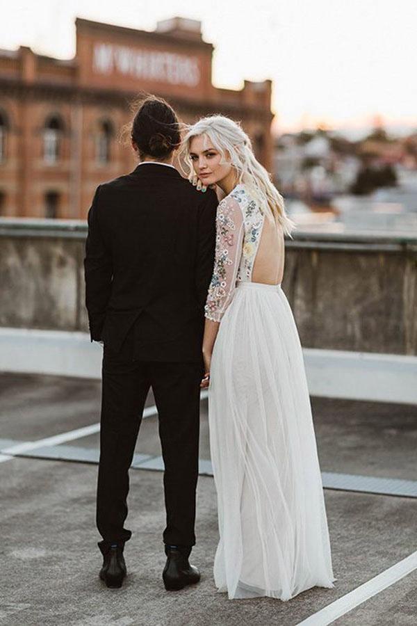 Langes Brautkleid in A-Linie mit Rundhalsausschnitt und langen Spitzenärmeln
