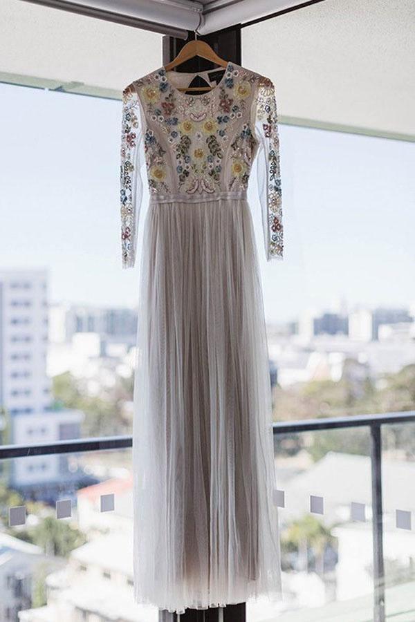 Langes Brautkleid in A-Linie mit Rundhalsausschnitt und langen Spitzenärmeln
