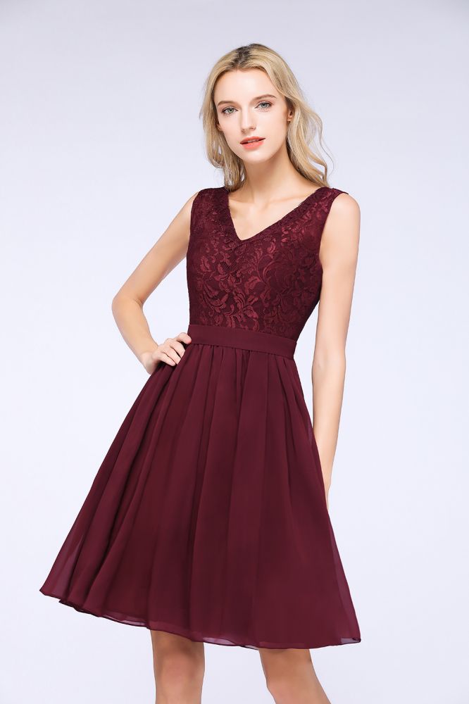 A-Linie Rüschen Chiffon Spitze V-Ausschnitt Abend Partykleid Ärmellos Knielang Homecoming Kleid