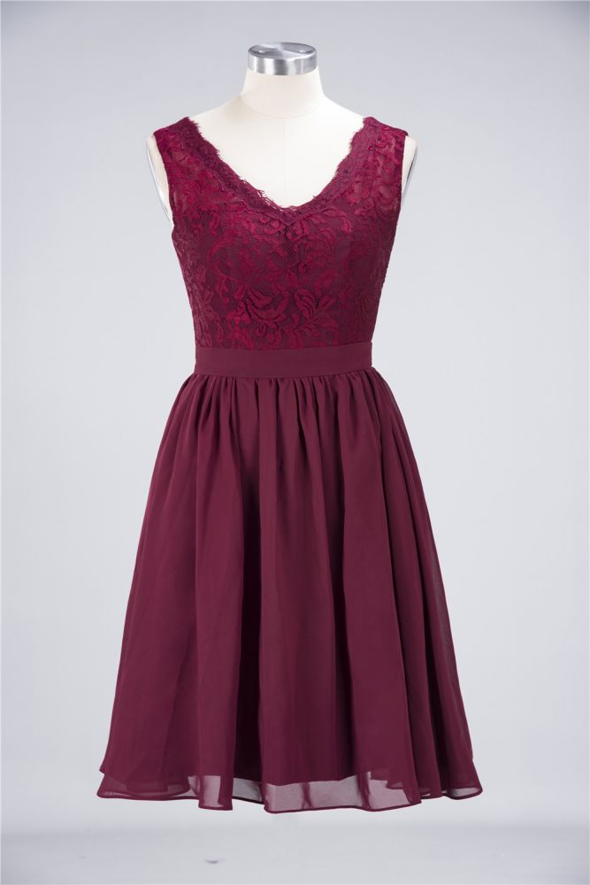 A-Linie Rüschen Chiffon Spitze V-Ausschnitt Abend Partykleid Ärmellos Knielang Homecoming Kleid