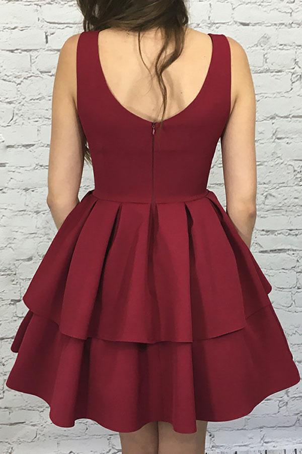 A-Linie U-Ausschnitt Kurzes Burgunderrotes gestuftes Homecoming-Kleid aus elastischem Satin