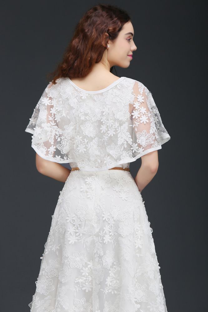 Kurzes A-Linien-Heimkehrkleid aus Spitze und Kristallen