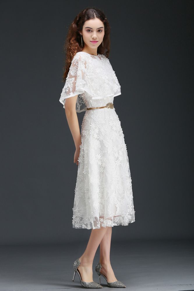 Kurzes A-Linien-Heimkehrkleid aus Spitze und Kristallen