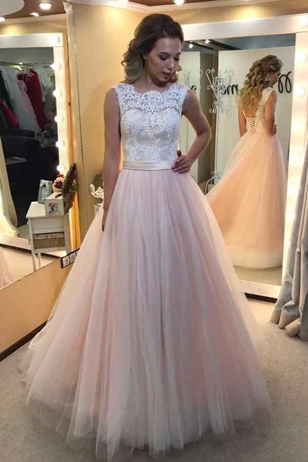 A-Linien-Brautkleid aus Tüll mit Sweep/Pinsel-Schleppe und Spitzenapplikation