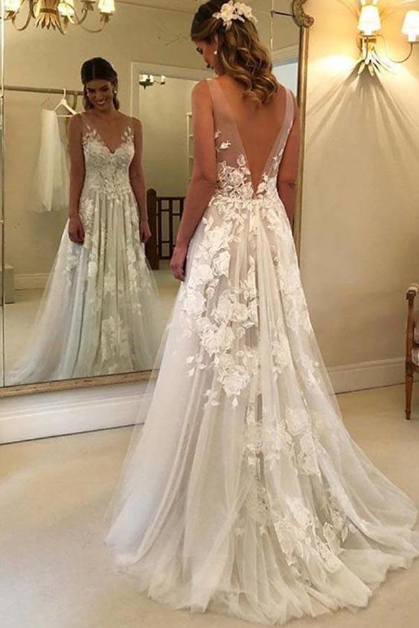 Vestido de novia de corte A, escote en V, espalda descubierta, cola larga y apliques