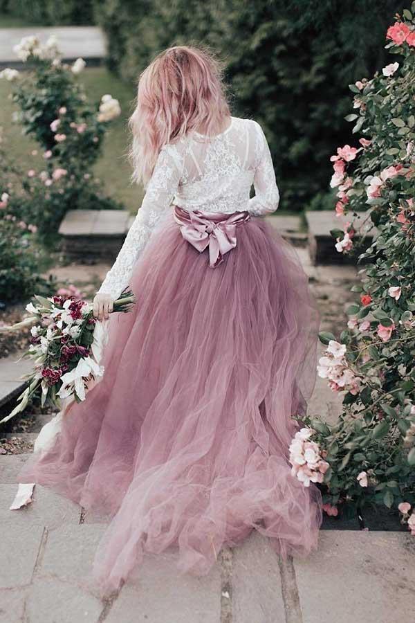A-Linien-Brautkleid mit V-Ausschnitt und langen Ärmeln aus rosa Tüll mit Spitzenapplikationen