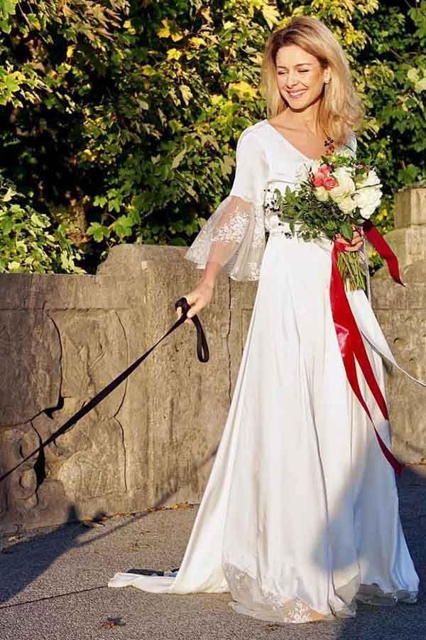 A-Linie V-Ausschnitt Langarm Satin Hochzeitskleid mit Spitze