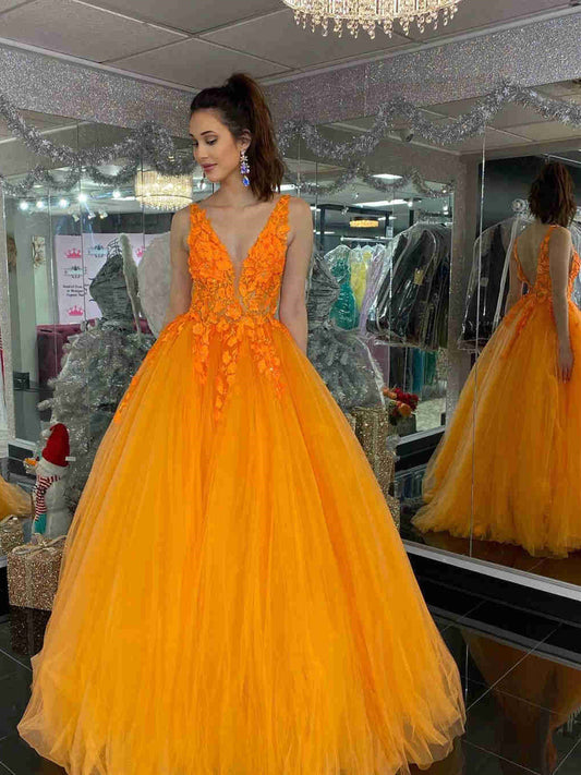 Vestido de graduación largo de tul con escote en V y espalda descubierta con encaje