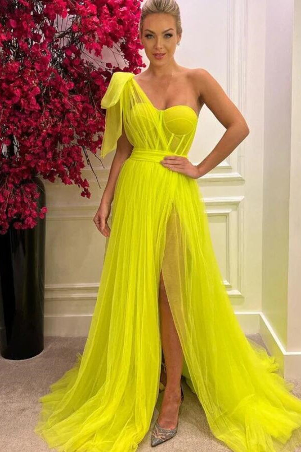 Impresionantes vestidos de fiesta largos de tul con un solo hombro y abertura en forma de A