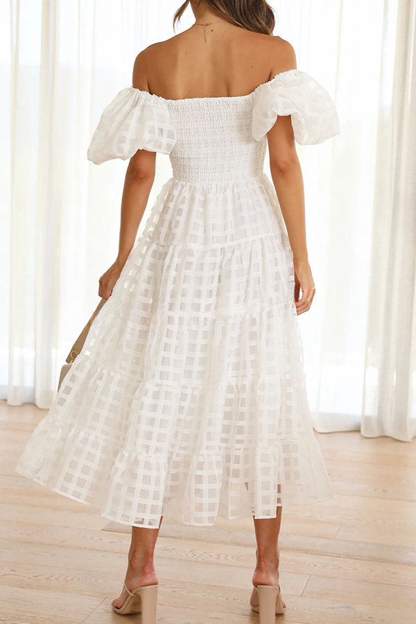 Dare To Dance – Midikleid aus gesmoktem Stoff mit quadratischem Muster und Puffärmeln