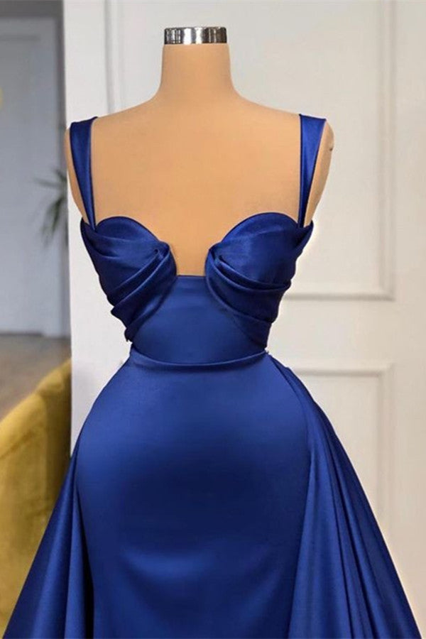 Vestido de fiesta largo tipo sirena con escote en forma de corazón y tirantes en azul real con cola