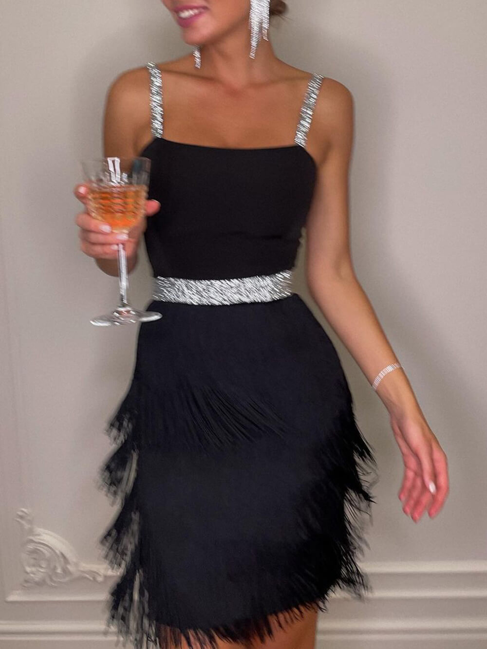 Minikleid im Stil einer Prominenten mit Strumpfhaltern und Fransen für Date und Abendessen