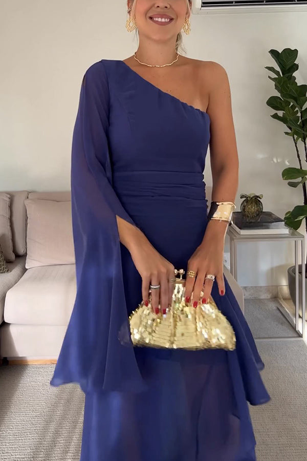 Party Pal – Einfarbiges Maxikleid aus Chiffon mit einer Schulter und Glockenärmeln und Schlitz