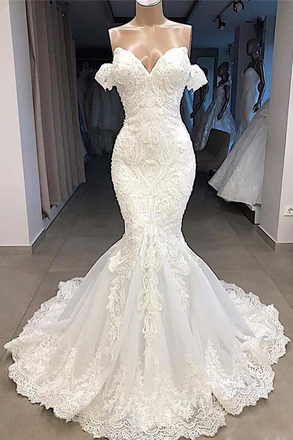Wunderschönes langes Meerjungfrau-Brautkleid mit Herzausschnitt und applizierter Spitze und Ärmeln