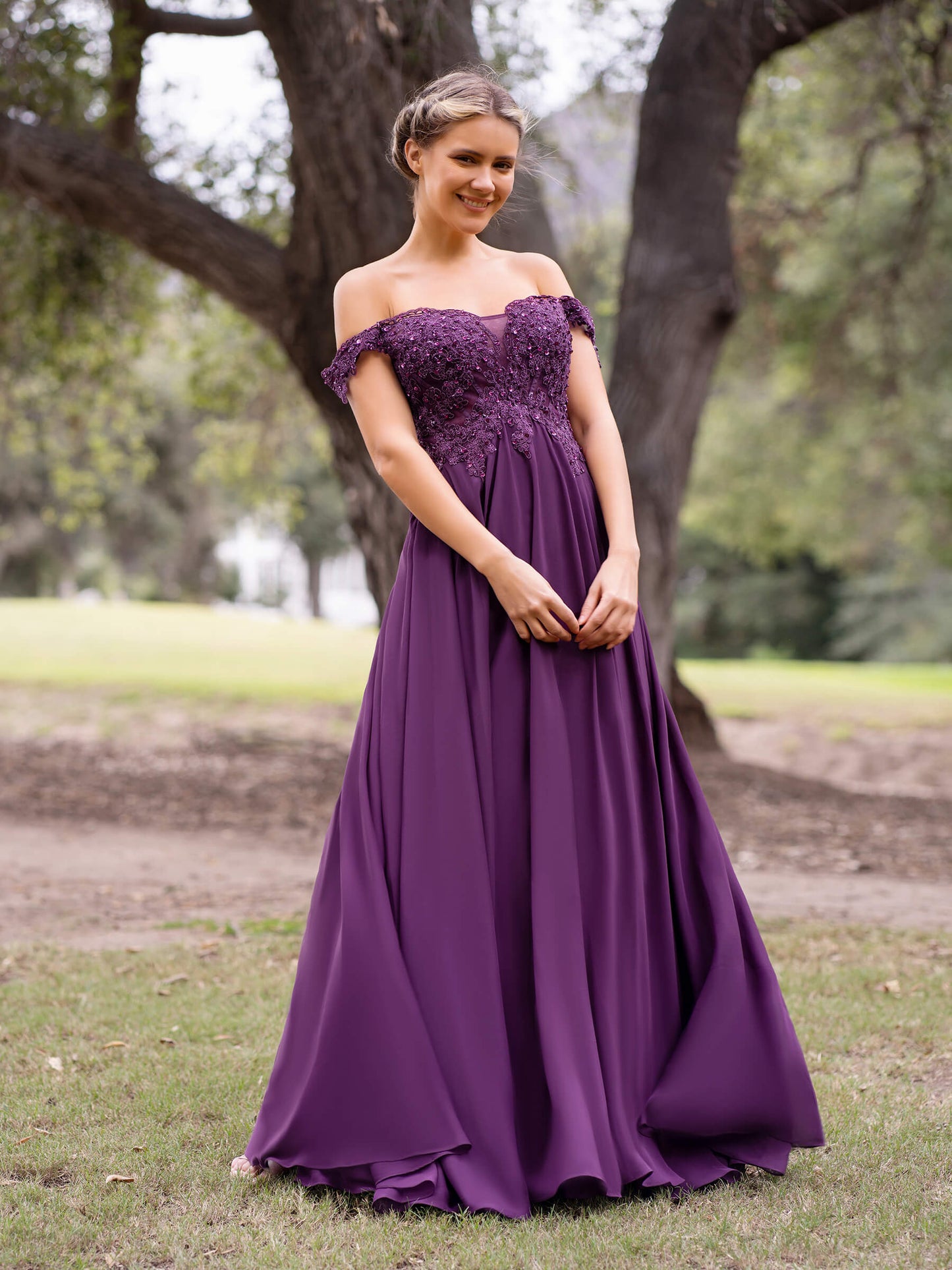 Vestido de fiesta de gasa con apliques de encaje hasta el suelo