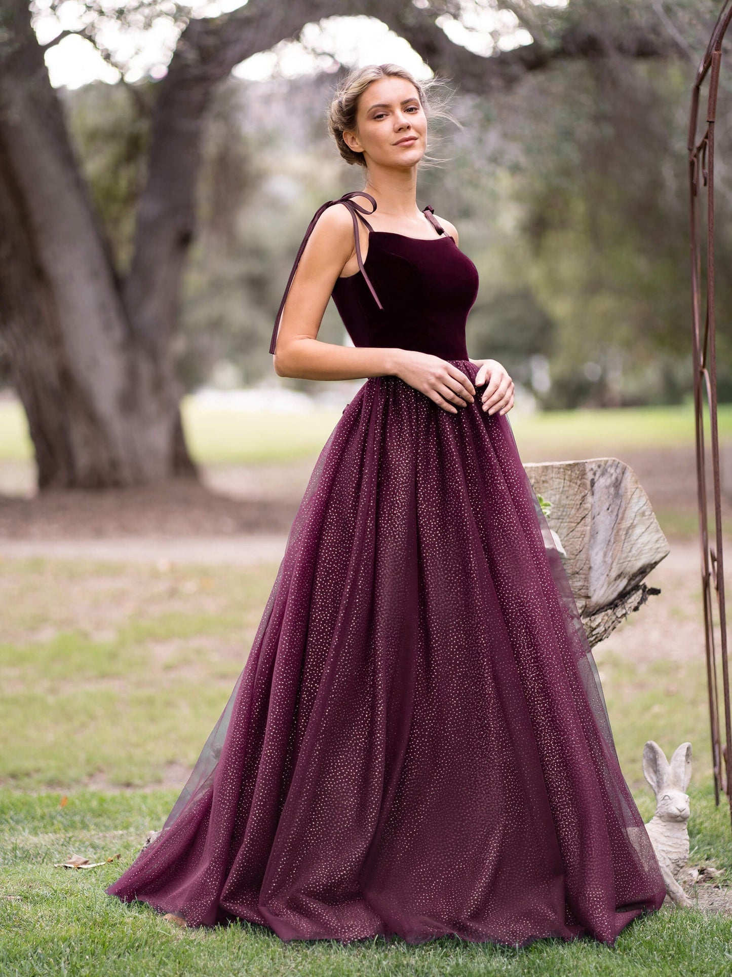 Vestido de fiesta de tul y terciopelo con tirantes finos hasta el suelo