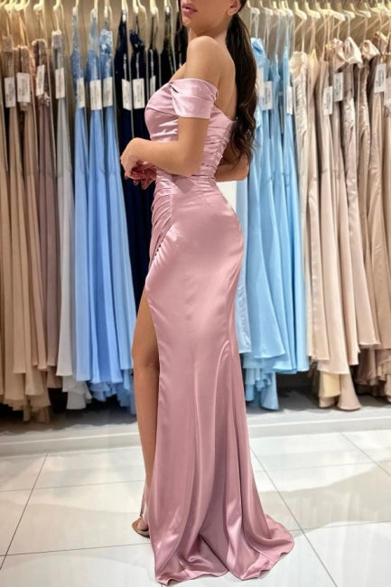 Hermosos vestidos de noche largos rosas de corte sirena, sin mangas y con hombros descubiertos y abertura.