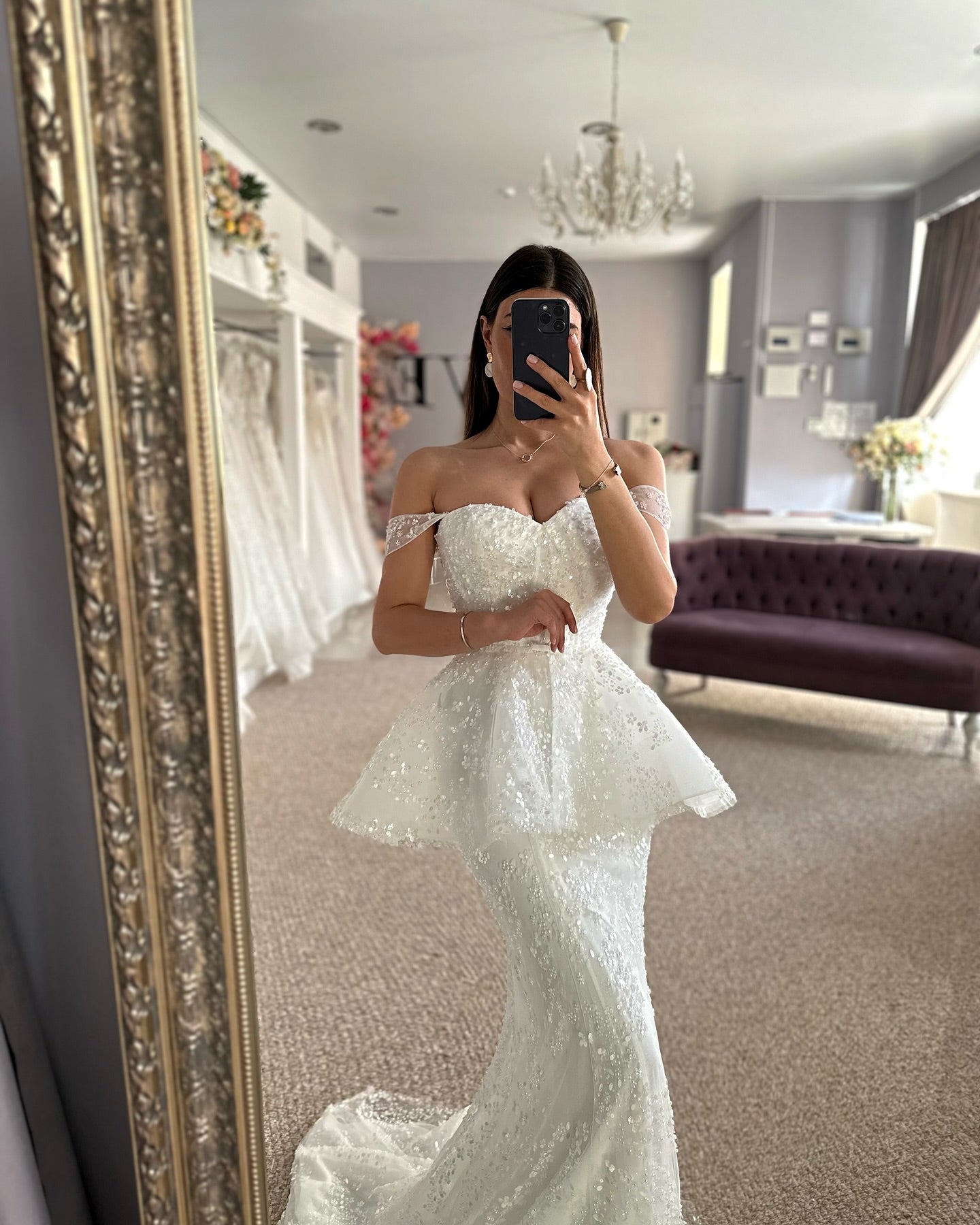 Wunderschöne Meerjungfrau Tüll Spitze Herzausschnitt Ärmelloses Weißes Brautkleid Mit Applikationen