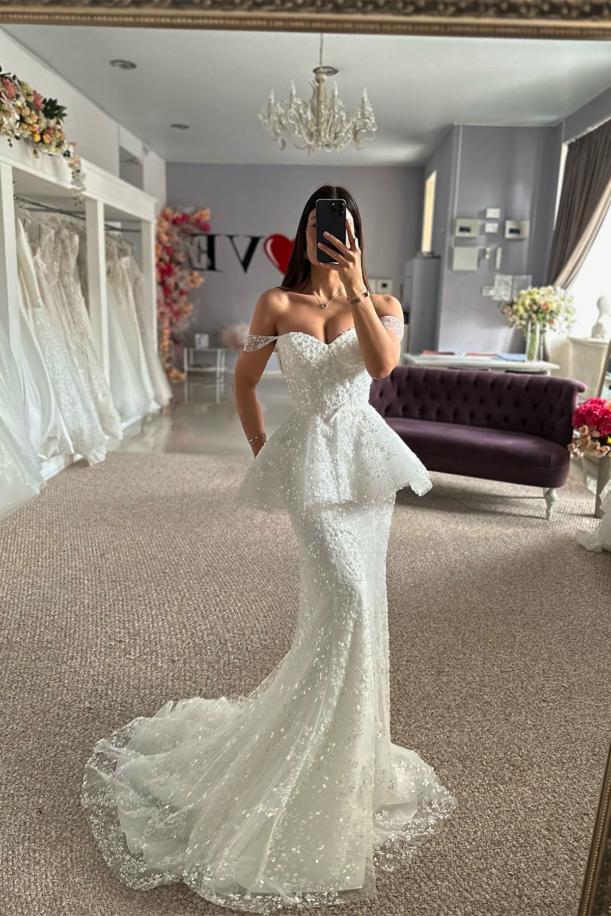 Wunderschöne Meerjungfrau Tüll Spitze Herzausschnitt Ärmelloses Weißes Brautkleid Mit Applikationen