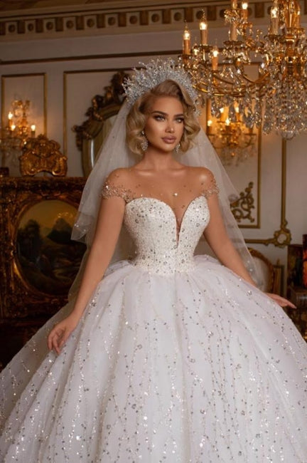 Hermoso vestido de novia sin mangas con escote en forma de corazón y hombros descubiertos con purpurina