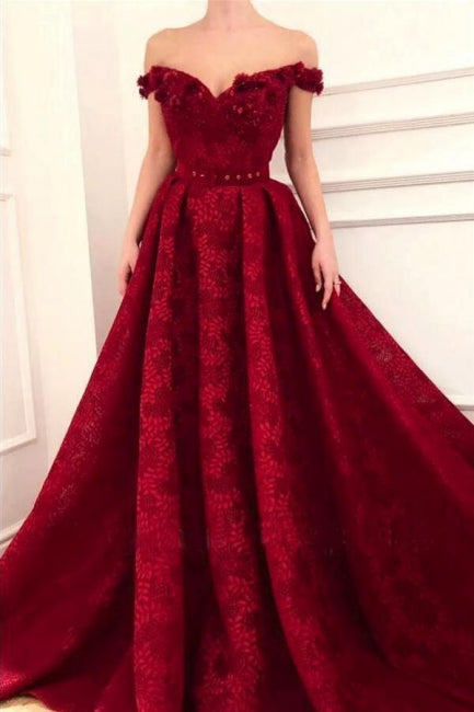 Hermoso vestido de fiesta rojo de encaje con hombros descubiertos y volantes.