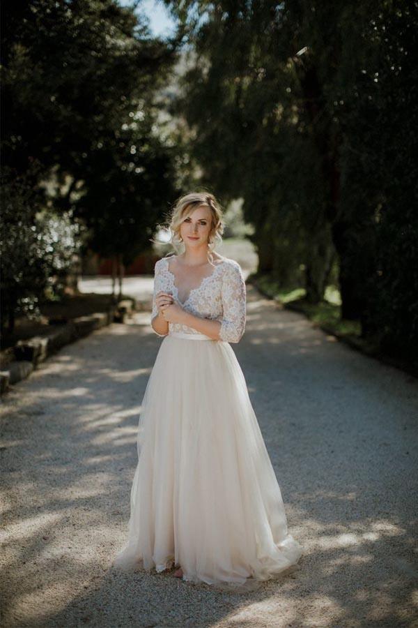 Vestido de novia de corte A con escote en V, media manga y tul con cinturón